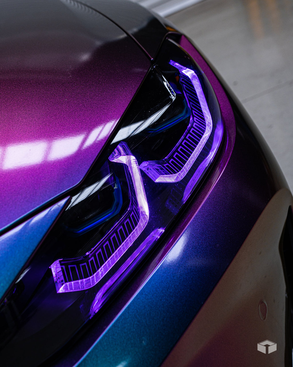 BMW M4 PURPLE LIGHTS