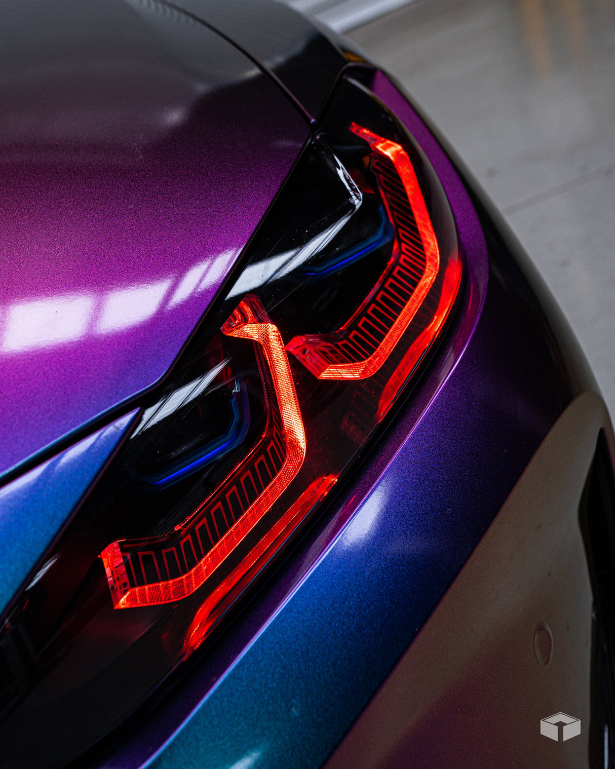 BMW M4 G83 RED HEADLIGHTS